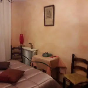 https://chambre-chez-lhabitant-chez-nadine.fr-provencehotel.com