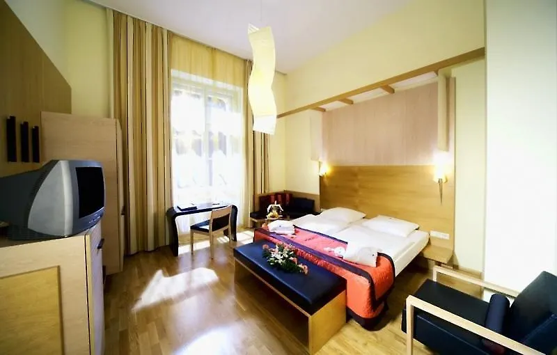 Falkensteiner Boutique Hotel براغ 5*,